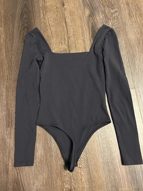 Aritzia Babaton Long Sleeve Bodysuit - Image 4