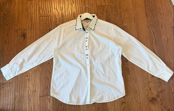 Northern Isles white cotton holly embroidered neckline button down 16 - Image 8