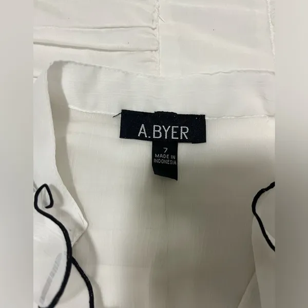 A. Byer black and white dress with belt. Size 7. - Image 3