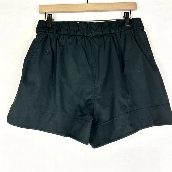 Lululemon Women's Cinchable Waist High-Rise Woven Short 3.5" Size Medium Black - Image 2
