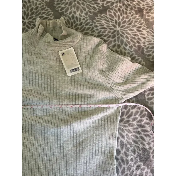 H&M Grey‎ Ribbed Mock Neck Sweater Medium Long Sleeve Ruffle Girlhood Office Neutral - Image 6