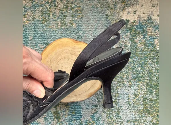 Vintage Y2K NOS Stuart Weitzman black lace slingback kitten heels, size 6.5M - Image 15