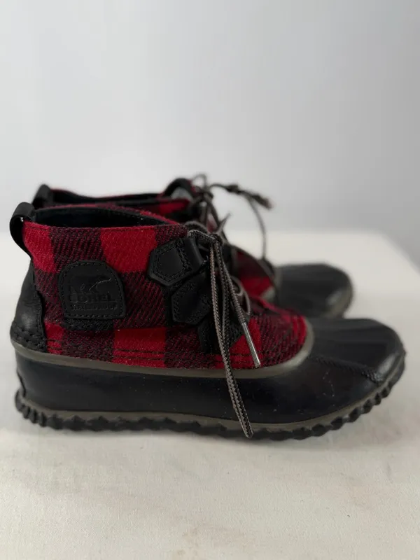 Sorel Out ‘n About Buffalo Plaid Waterproof Boots in Black Red Size 6‎ - Image 7