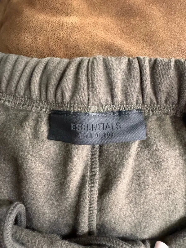 Fear of God Essentials Shorts sweat - Image 9