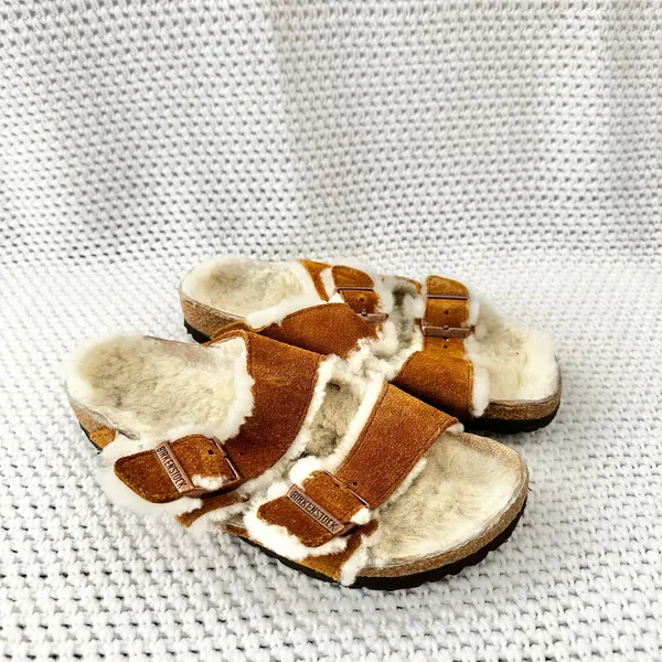Birkenstock Arizona Double Strap Buckle Tan Suede Shearling Lined Sandals 36 - Image 2