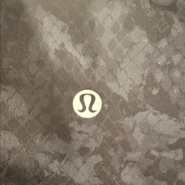 Lululemon Align Black snakeskin Camouflage tank sz 6 - Image 2