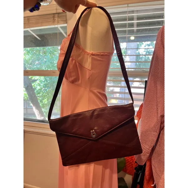 Vintage Justin Burgundy Genuine Cowhide Leather Horseshoe Detail Shoulder Bag - Image 3
