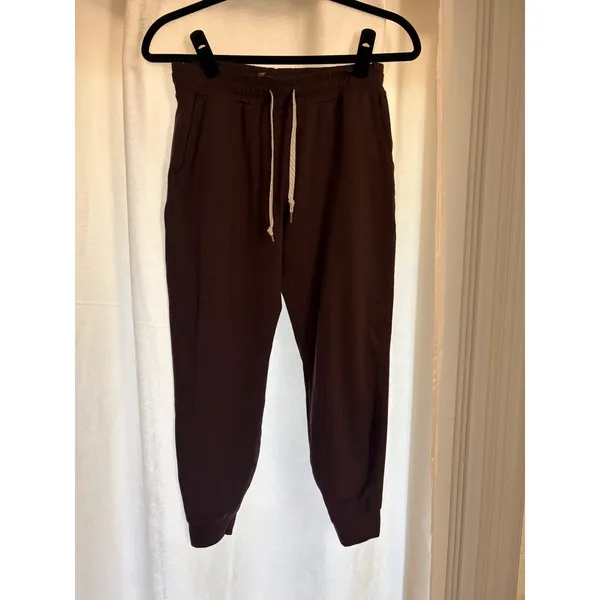 Vuori Women Performance Joggers In Mahogany Heather Size XS - Image 2