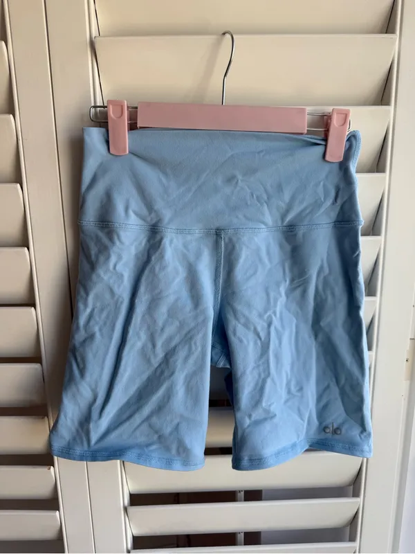 ALO Yoga Light Blue High-Rise Bike Shorts sz S - Image 3