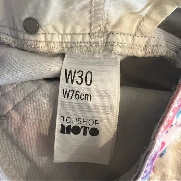 Top Shop Moto colorful distressed velvet jean shorts, button fly size 28/29(M) - Image 8