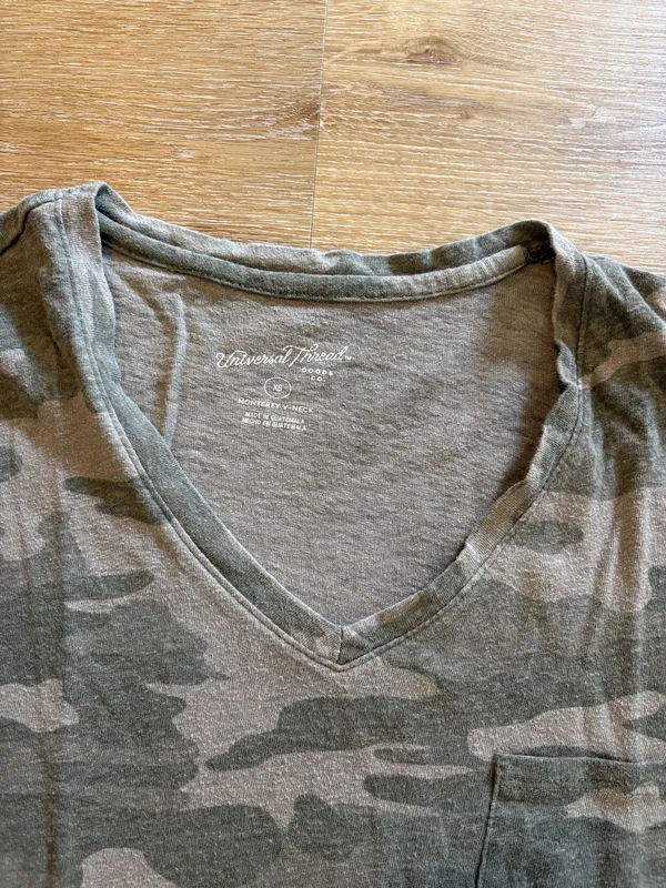Universal Threads Camo V Neck Pocket Short Sleeve Tee - Image 3