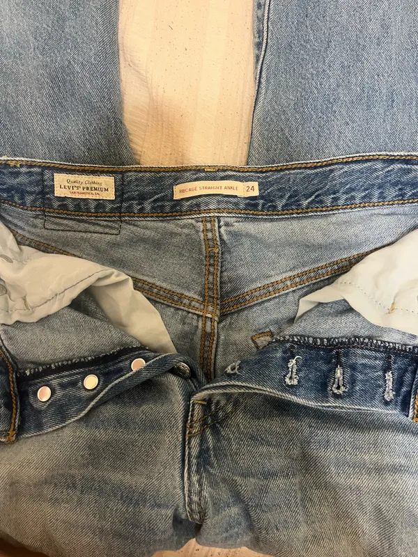 Levi’s Ribcage Straight Ankle Jeans - Image 4