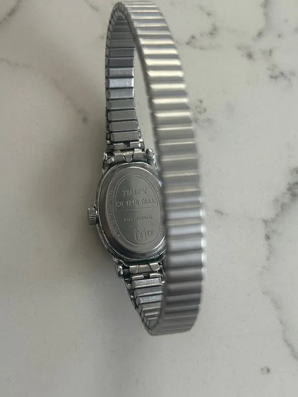 Timex Quartz Cavatina T21902 Silver Tone Stretch Band Oval Watch New battery - Image 2