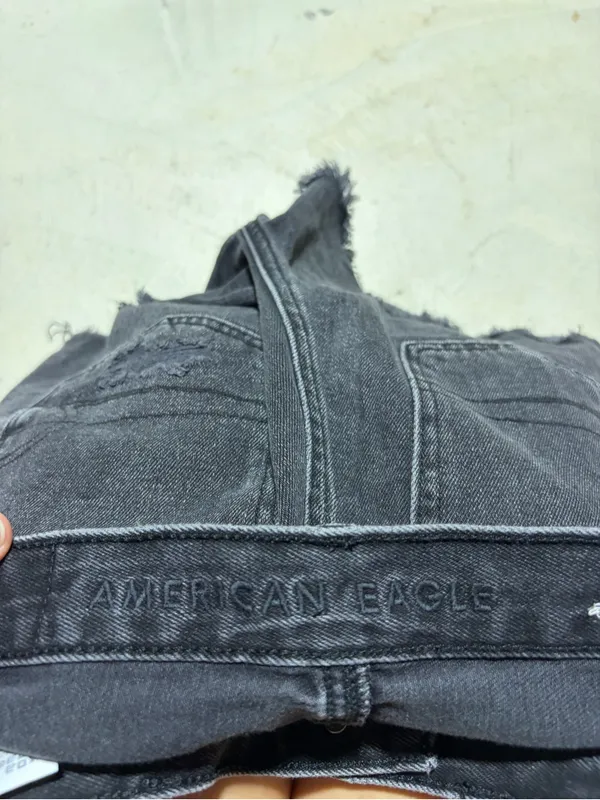 American Eagle Women's 90s boyfriend Black Distressed Denim Shorts 00 - Image 3