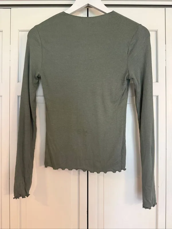 Universal Thread green button front ribbed long sleeve size small - Image 6