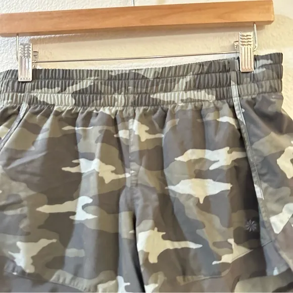 ATHLETA Women’s‎ Camo Mesh Pacer Run Short 4” Size Small - Image 5