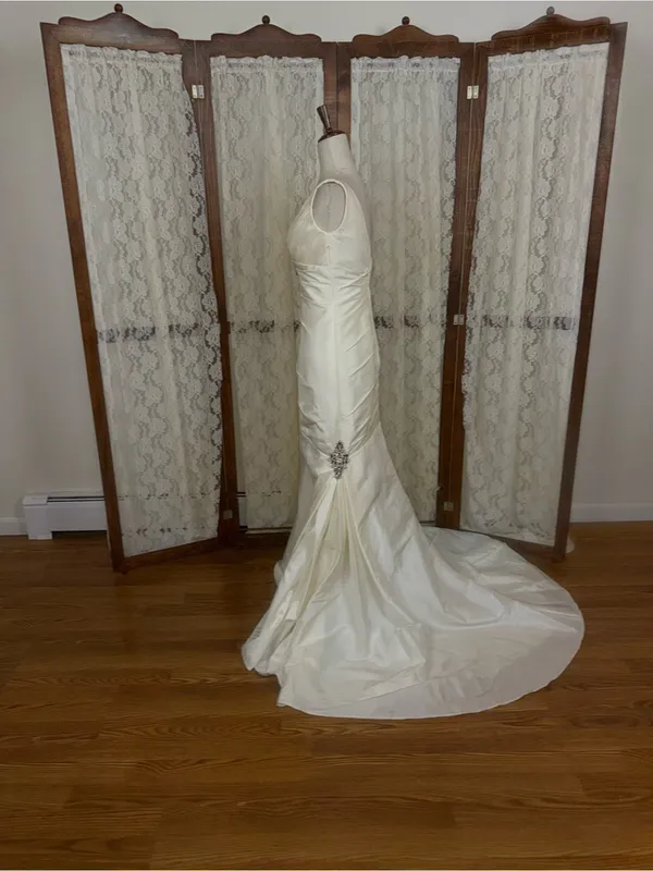 Beautiful Vintage Y2K Moonlight Ivory Taffeta Wedding Gown - Image 5