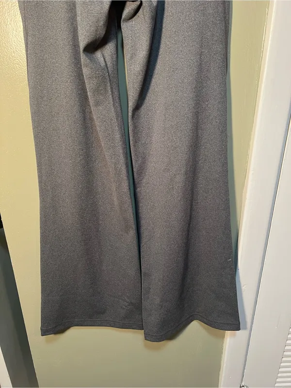Tek Gear Women’s Size Small Ultrastretch Flare Leg Pants Charcoal Gray High Rise - Image 8