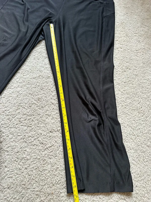 Ladies Energy Zone Gaucho Athletic Pants – Size Medium (8-10) | High-Waist Black Workout Capris - Image 7