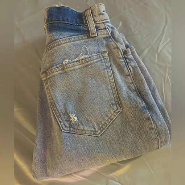 Abercrombie & Fitch Light Wash Straight Leg Women’s Jeans - Image 2