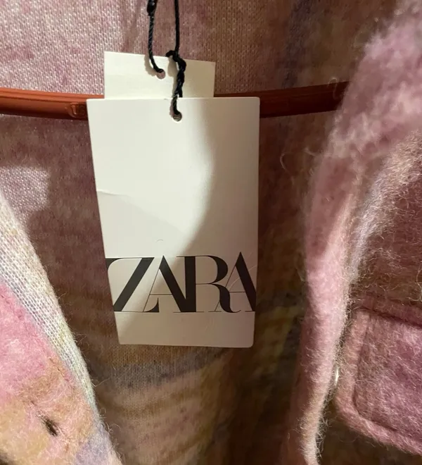 ZARA pink plaid wool-blend shacket with soft brushed texture. Lightweight outer layer styled with front flap pockets and a relaxed collar. Versatile layering piece that adds a feminine pop of pink to outfits. - Image 3