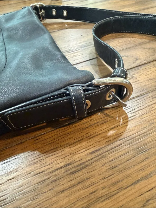 Coach Black Leather Shoulder Bag with Silver Hardware - Image 4