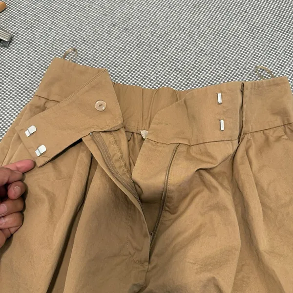 Anthropologie Exquise Barrel-Leg Chino Pants size M - Image 6
