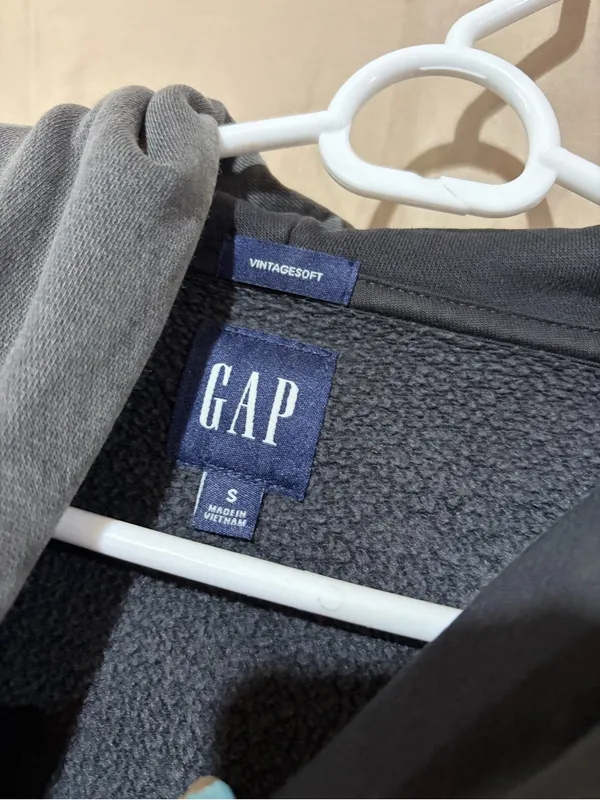 Gap sweatshirt - Image 2