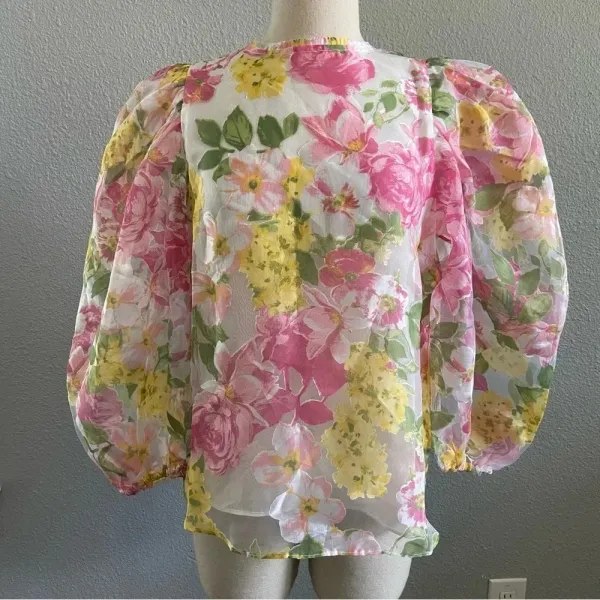 Olivaceous Bubble Sleeve Floral Top Size Medium‎ NWT - Image 2