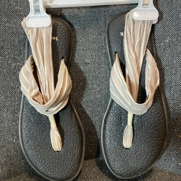 Sanuk Black and Tan Women's Sandals - Image 6
