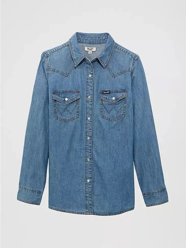 $70 NWOT WOMEN'S WRANGLER CLASSIC WESTERN SNAP DENIM SHIRT in mid wash L - Image 4