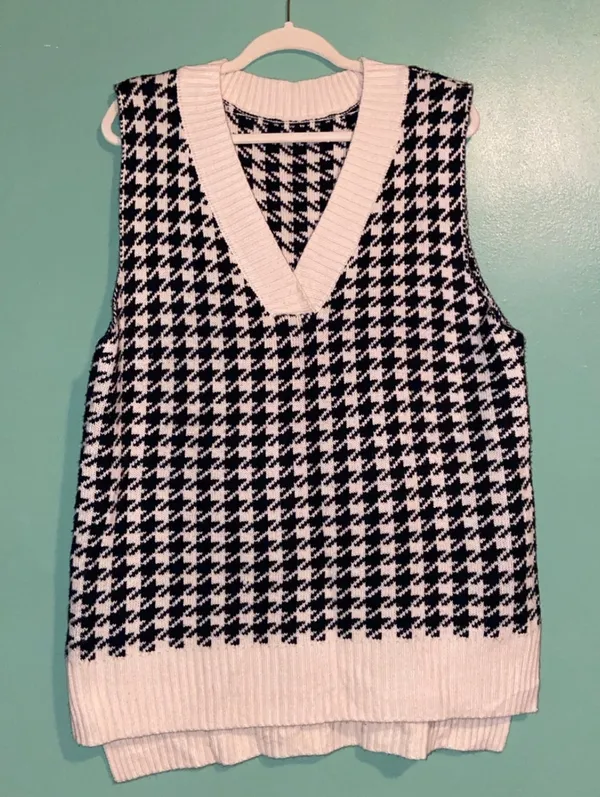 Sweater Vest Black Size L - Image 2