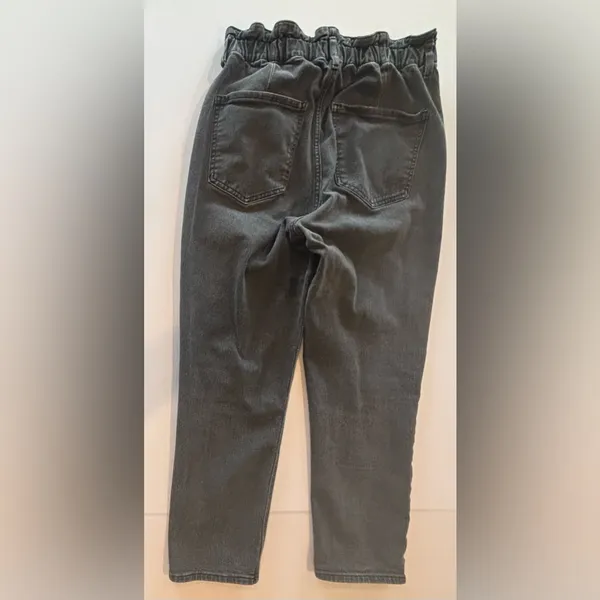EXPRESS Women’s Black Wash‎ Super High Rise Mom Jean Size 10 - Image 4