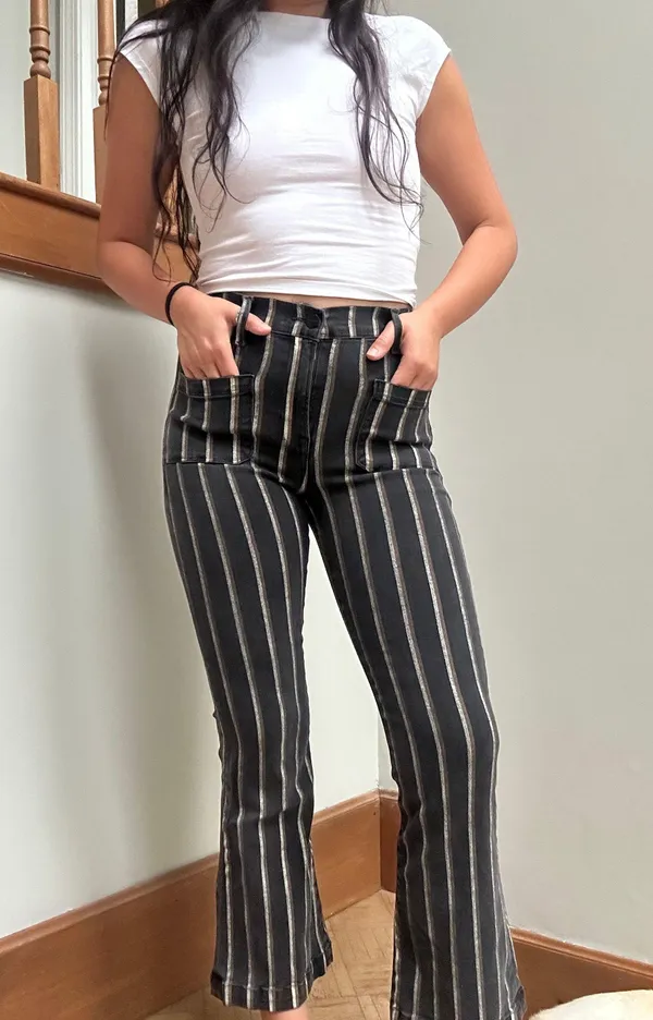 Frame Crop Flare Striped Jeans - Image 4