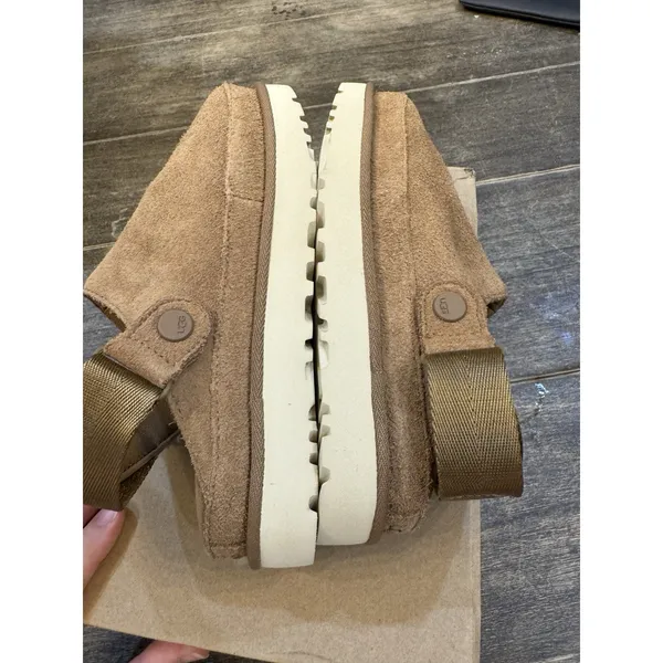 UGG Goldenstar Clogs featuring a chestnut suede Size 5.5 - Image 6