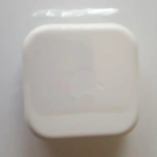 White Apple EarPods Headphones With Volume Control - Image 2