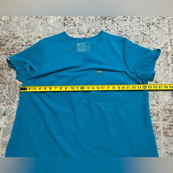 FIGS Catarina scrub top size 3X light blue shirt - Image 7