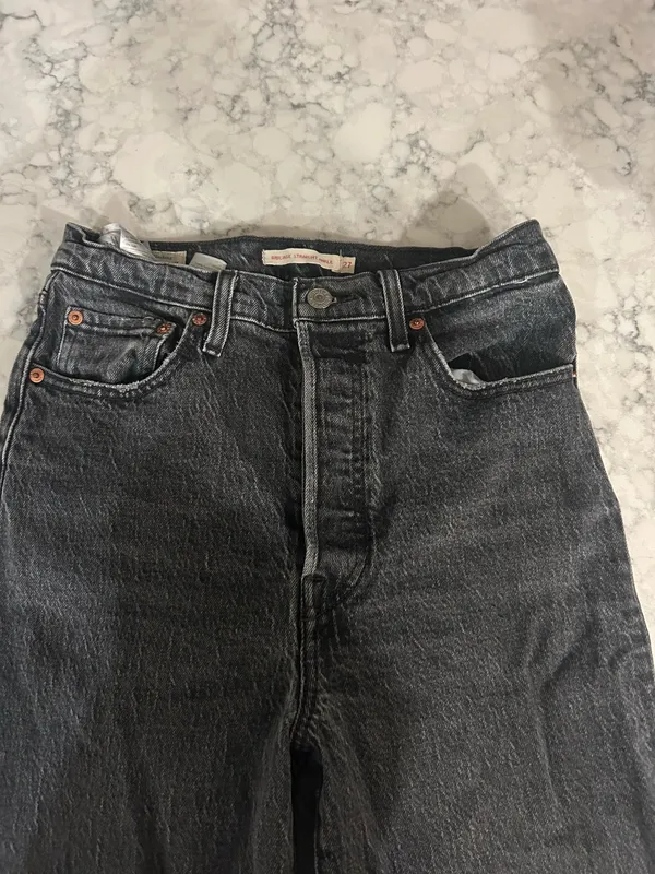 Black Levi’s - Image 7
