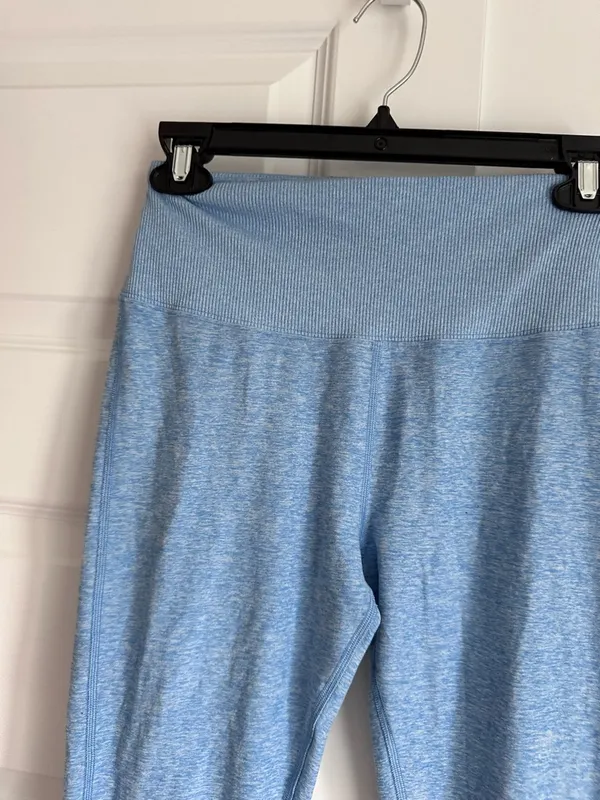 Alo High-Waist Alosoft Lounge‎ Legging size Medium in Heathered Sky - Image 4