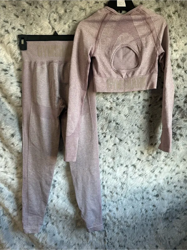 22.  Gymshark s/m 2pc set bundle - Image 2