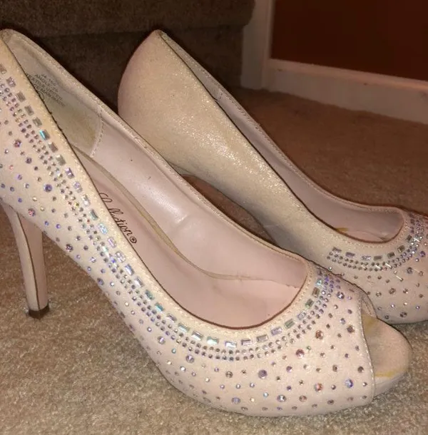 Sparkling Heels Size 9 - Image 2