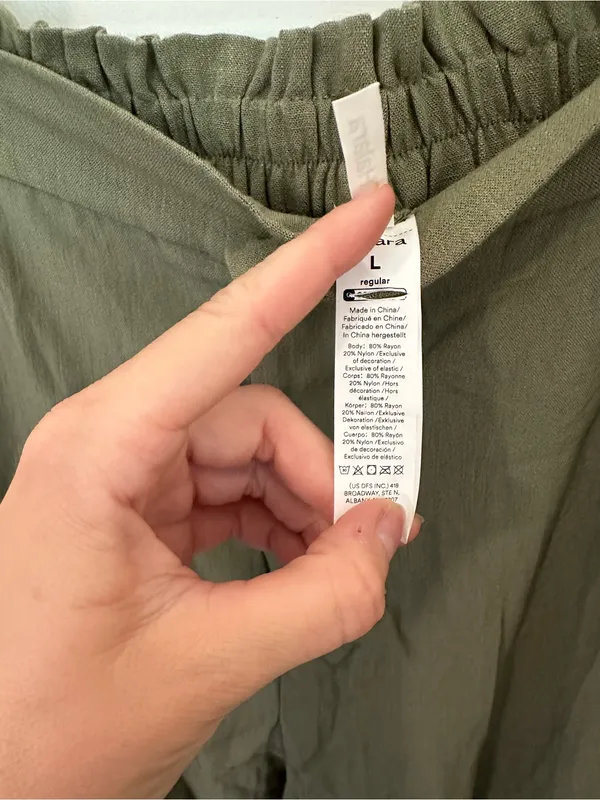NWOT Halara Women's High Waisted Zipper Pocket Cropped Linen-Feel Pants green - Image 3