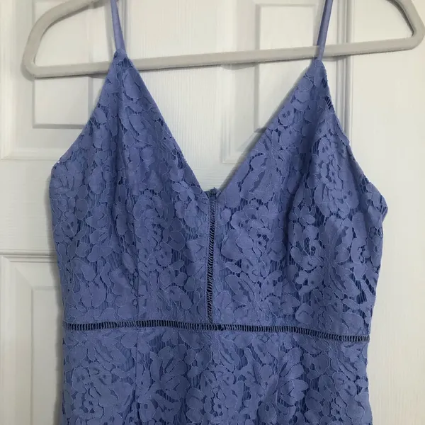 ASTR The Label Women Size Medium Dress Lace ‎ Periwinkle Spaghetti Strap midi - Image 4