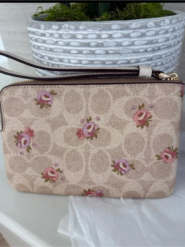 Coach Corner Zip Wristlet In Signature Canvas With Floral Print - Image 6