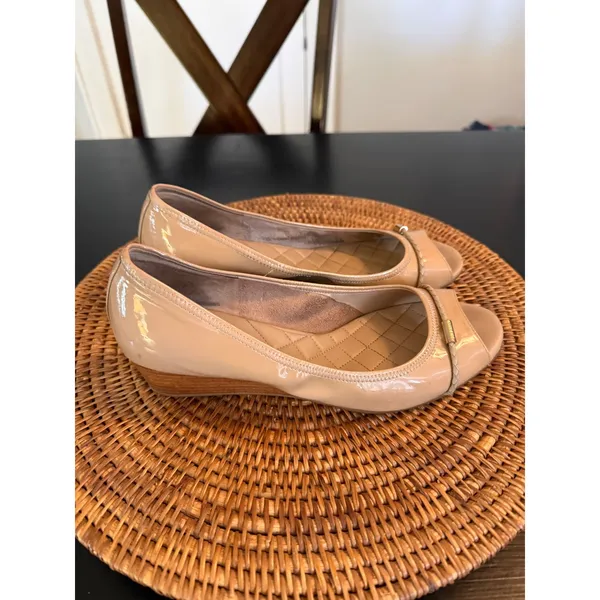 Cole Haan Air Tali Nude Patent Leather Peep Toe Wedge‎ Heels Beige Pumps - Image 2