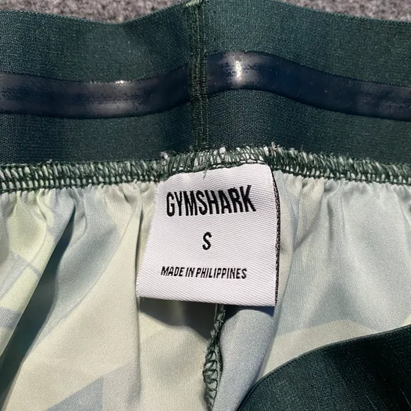 Gymshark Training Loose Fit Shorts 2.5” Size Small Light Green Print - Image 3
