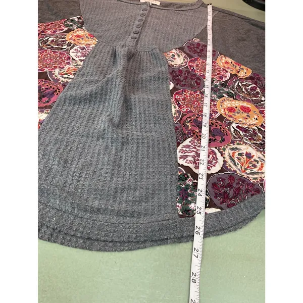 UMGEE USA Gray Waffle Knit Floral Patchwork Button Front‎ Tunic Top XL - Image 4
