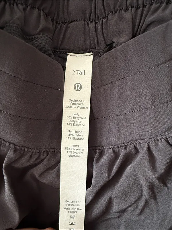 Lululemon Hotty Hot High-Rise Lined Shorts 4” - Image 4