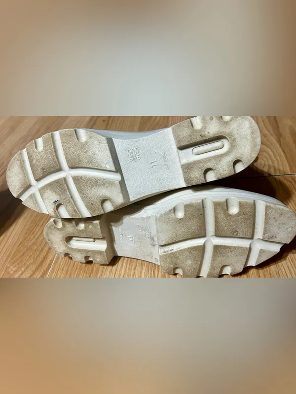 Women 11 cream colored ankle slip on rain booties Chelsey style - Image 11