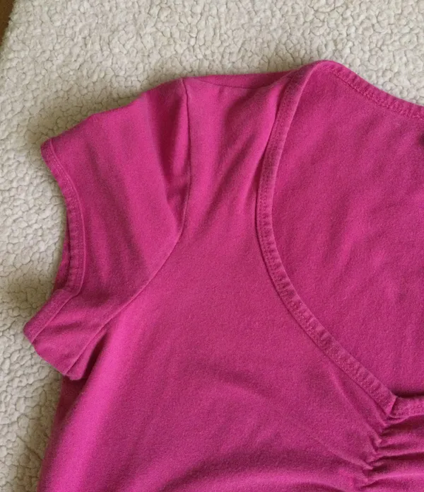 New York & Company Y2K Center Ruched Cinched Pink V-neck Top - Sz Medium - Image 4